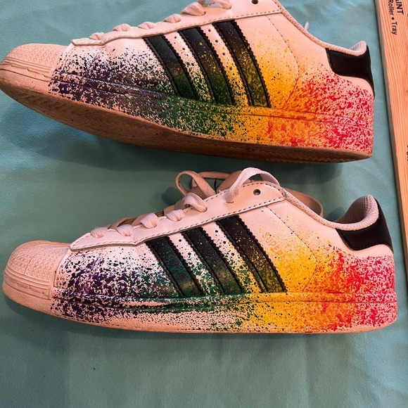 🌈 Adidas Superstar white black rainbow splatter Y5 sneaker trainer GUC - Picture 1 of 8